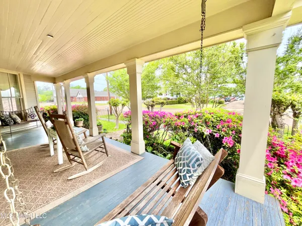 $325,000 | 205 West Georgetown Street, Crystal Springs, MS 39059