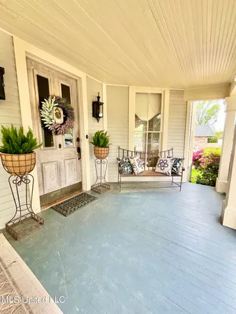 $325,000 | 205 West Georgetown Street, Crystal Springs, MS 39059