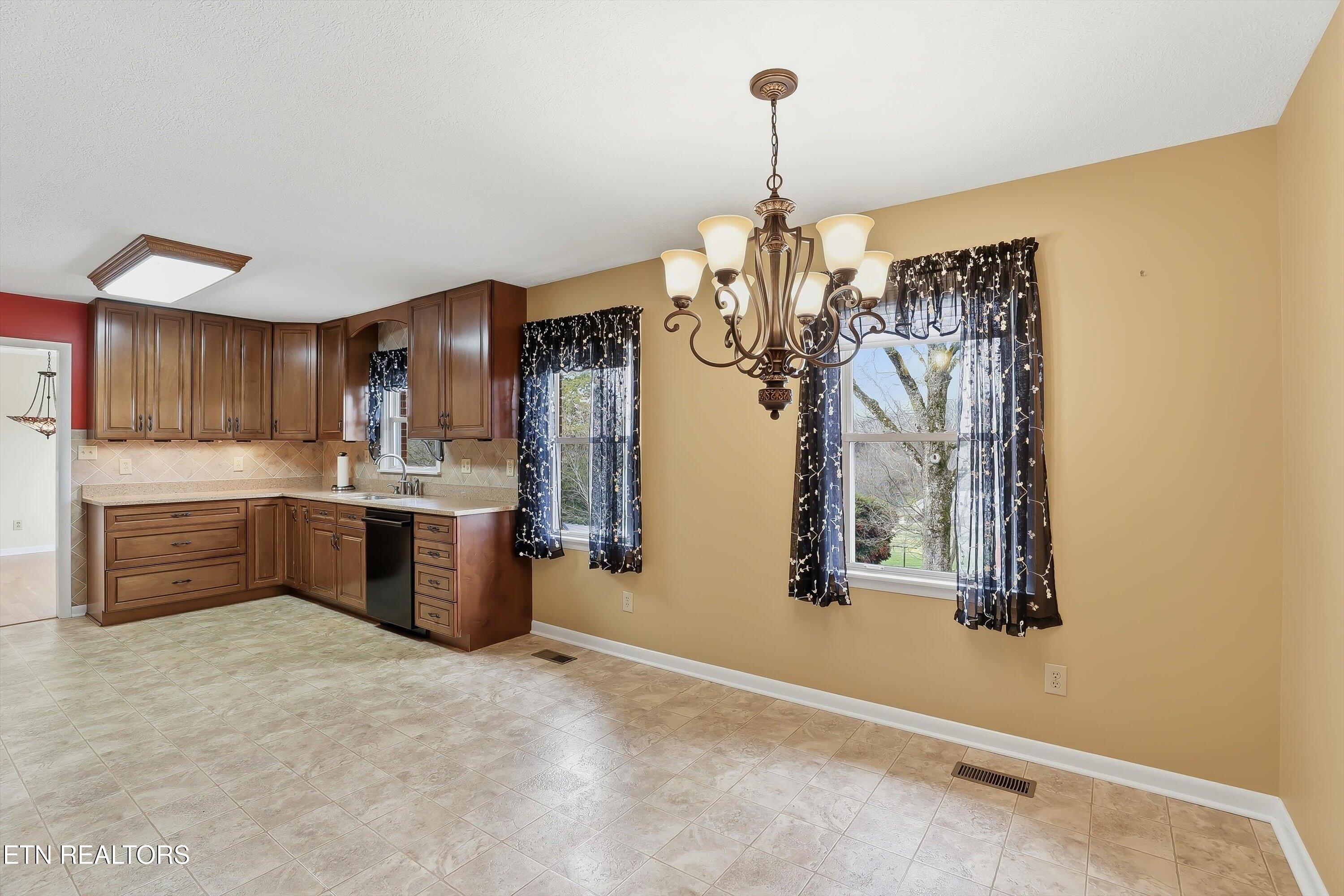 1021 Graves Road Strawberry Plains, TN 37871 - Photo 19 of 60 Eat-In Kitchen