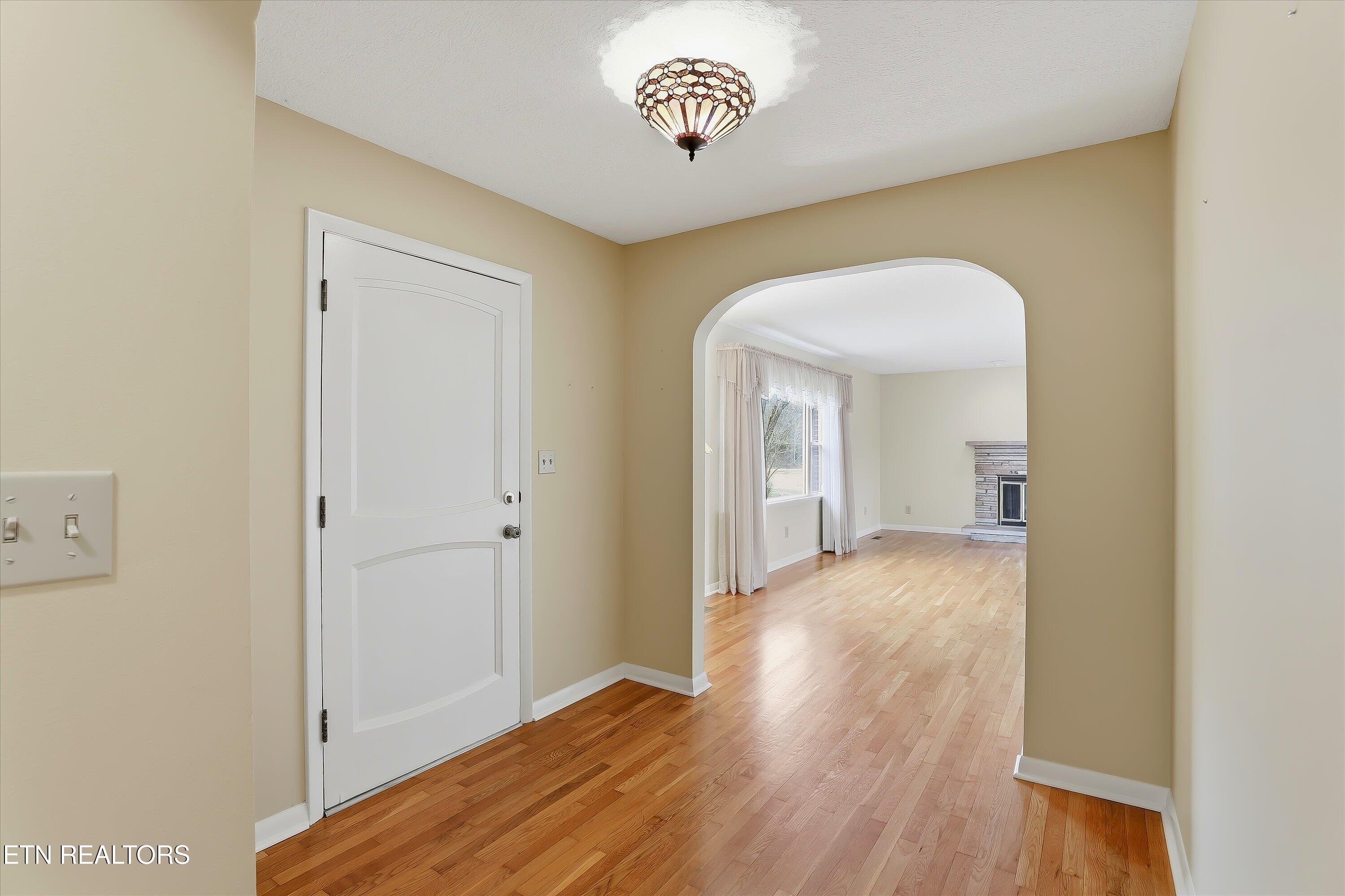 1021 Graves Road Strawberry Plains, TN 37871 - Photo 10 of 60 Foyer