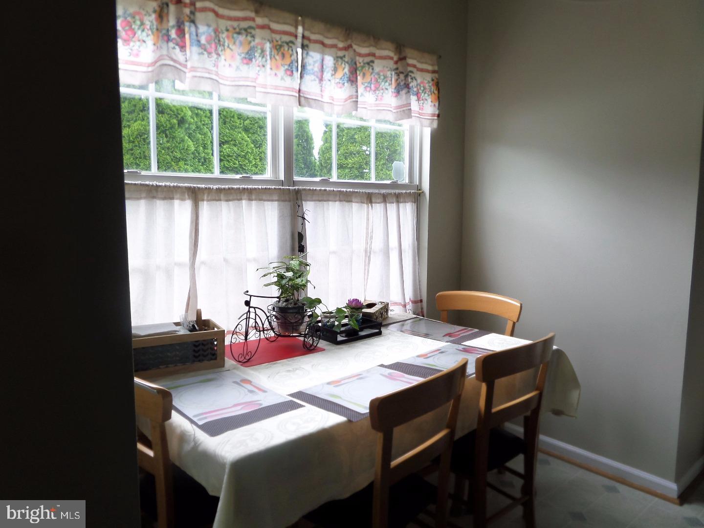 55 Sandstone Road East Windsor, NJ 08520 - Photo 9 of 25 Breakfast Room