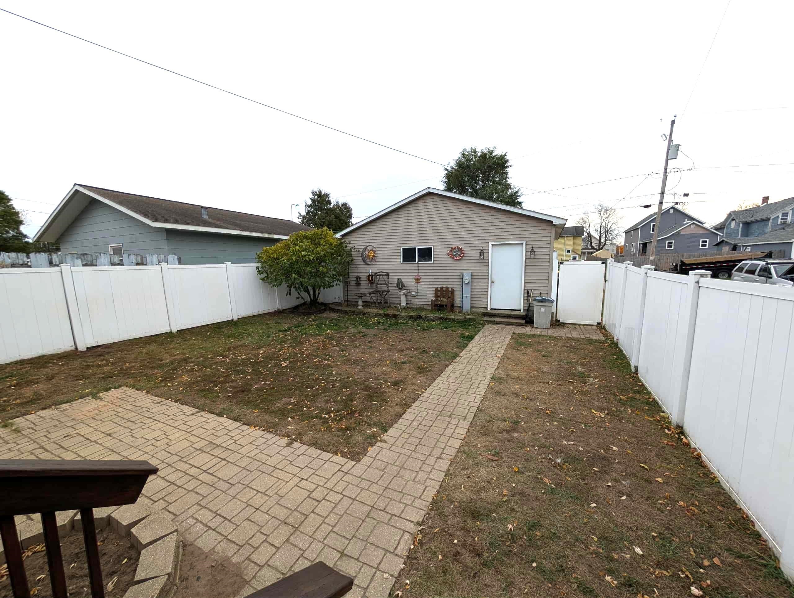 723 Water Street Marinette, WI 54143 - Photo 6 of 43