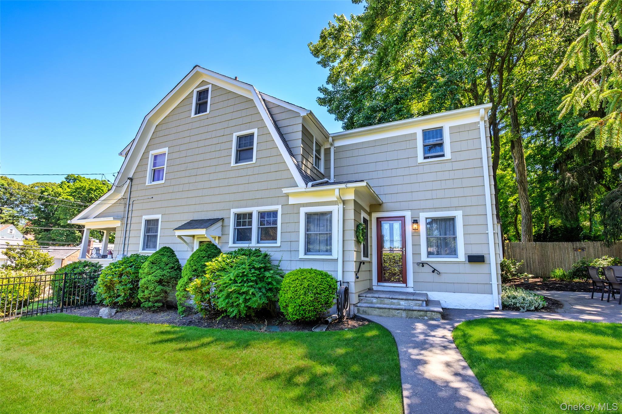 217 Soundview Road Huntington, NY 11743 - Photo 4 of 50