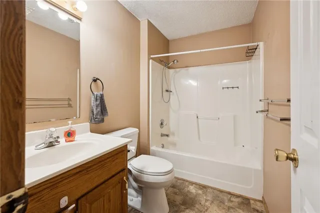 $415,000 | 701 Mt Hope Circle, Odessa, MO 64076