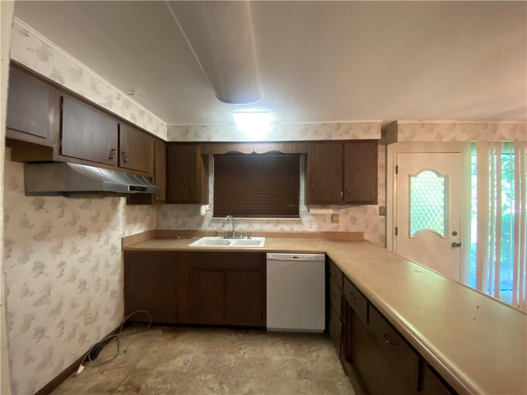 704 Bittersweet Road Monroeville, PA 15146 - Photo 6 of 21 Gallery Image 6