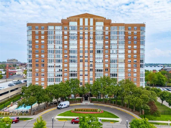 $2,300 | 250 East Harbortown Drive, Unit 404, Detroit, MI 48207