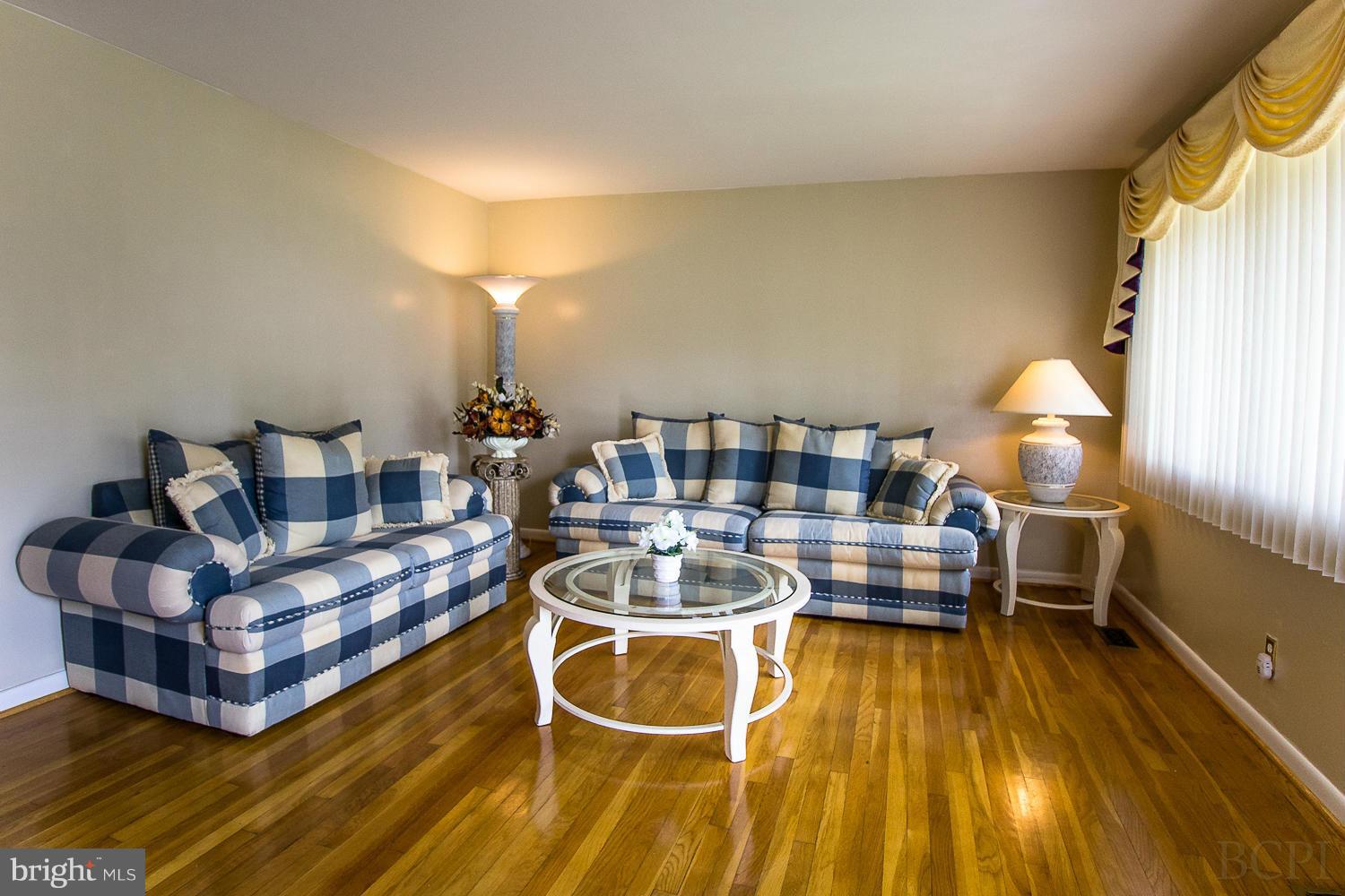 4010 Starbrook Road Randallstown, MD 21133 - Photo 4 of 14 Living Room