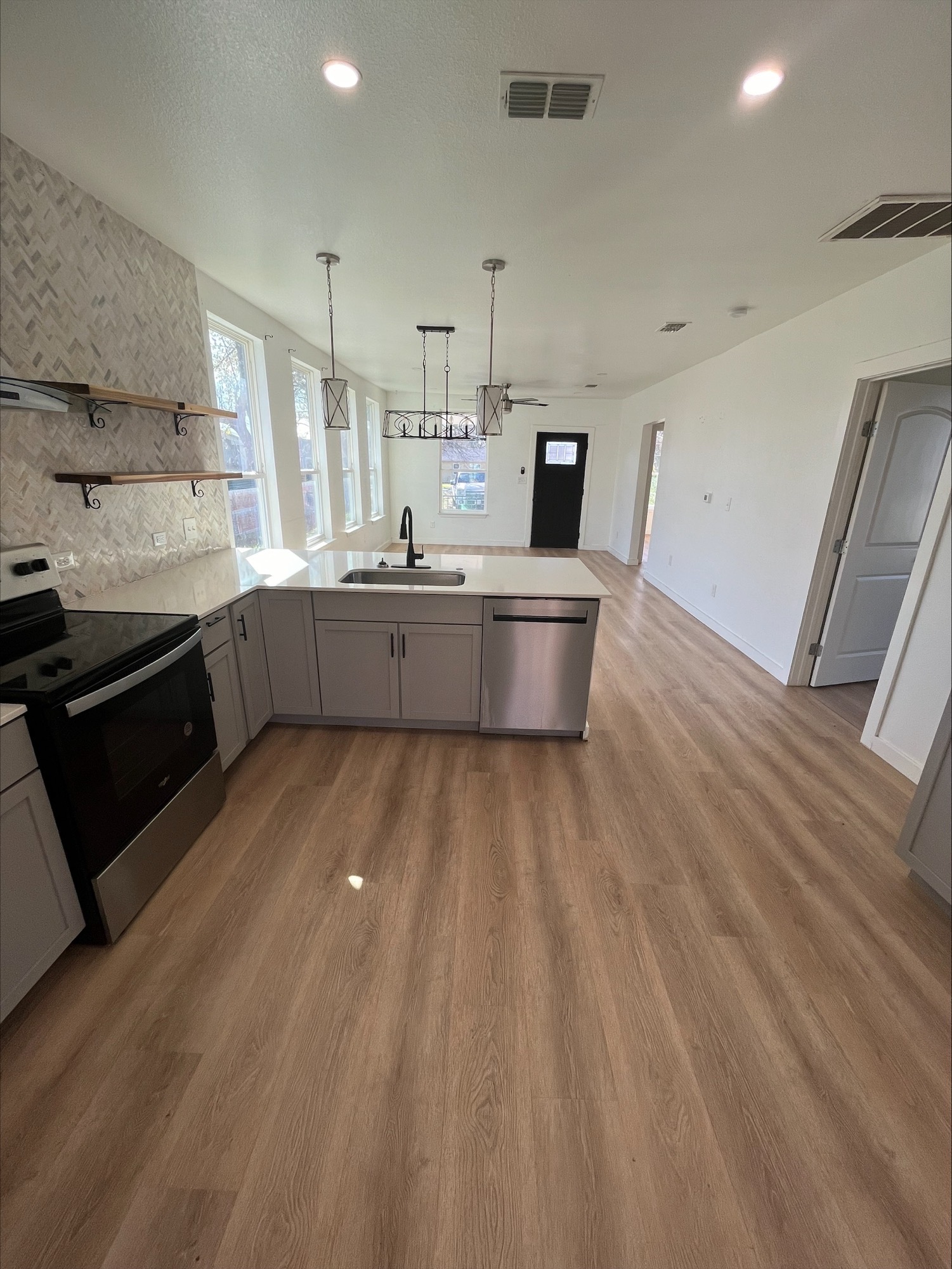 115 Ila Street Elgin, TX 78621 - Photo 4 of 23