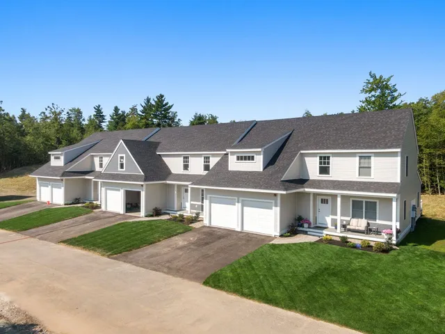 $654,900 | 65 Driftwood Circle, Unit 25, Sandown, NH 03873