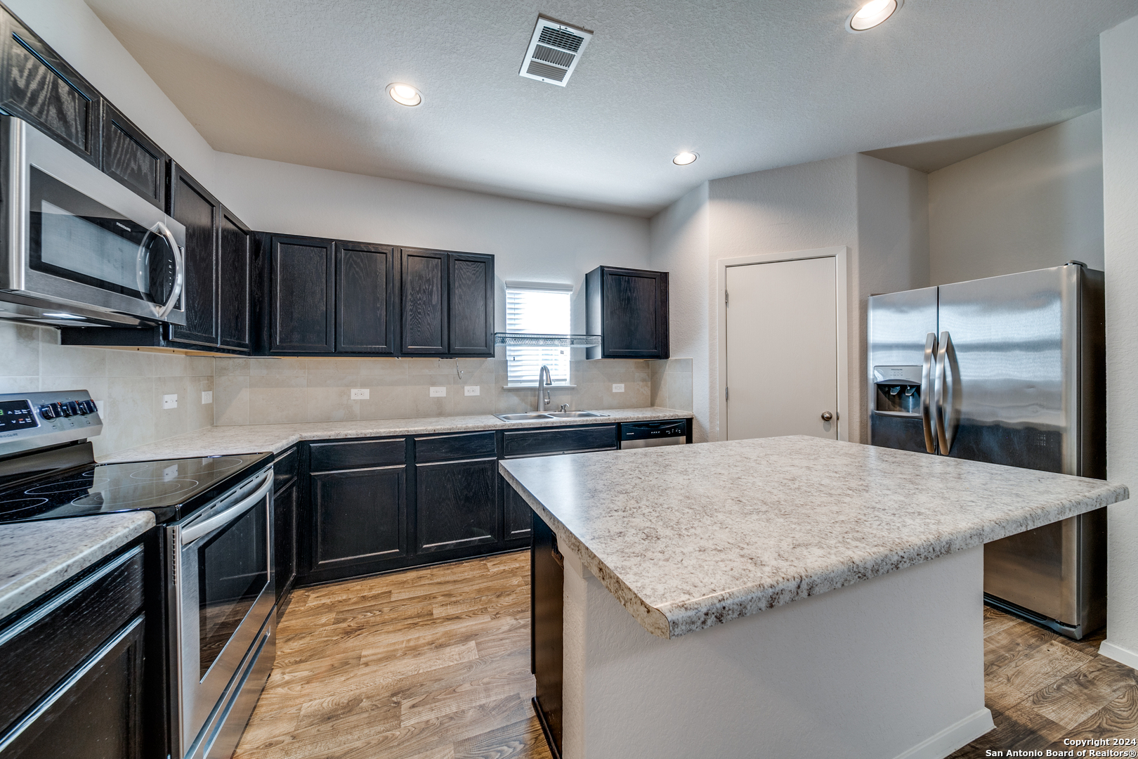 9535 Sandy Rdg Way San Antonio, TX 78239 - Photo 9 of 25