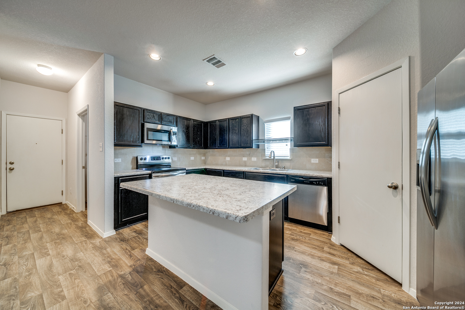 9535 Sandy Rdg Way San Antonio, TX 78239 - Photo 10 of 25