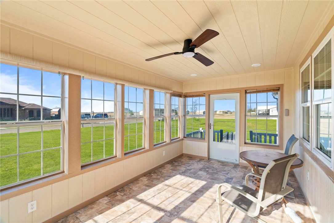 4752 Homestead Lane Robstown, TX 78380 - Photo 14 of 22 a very nice looking room with a large window