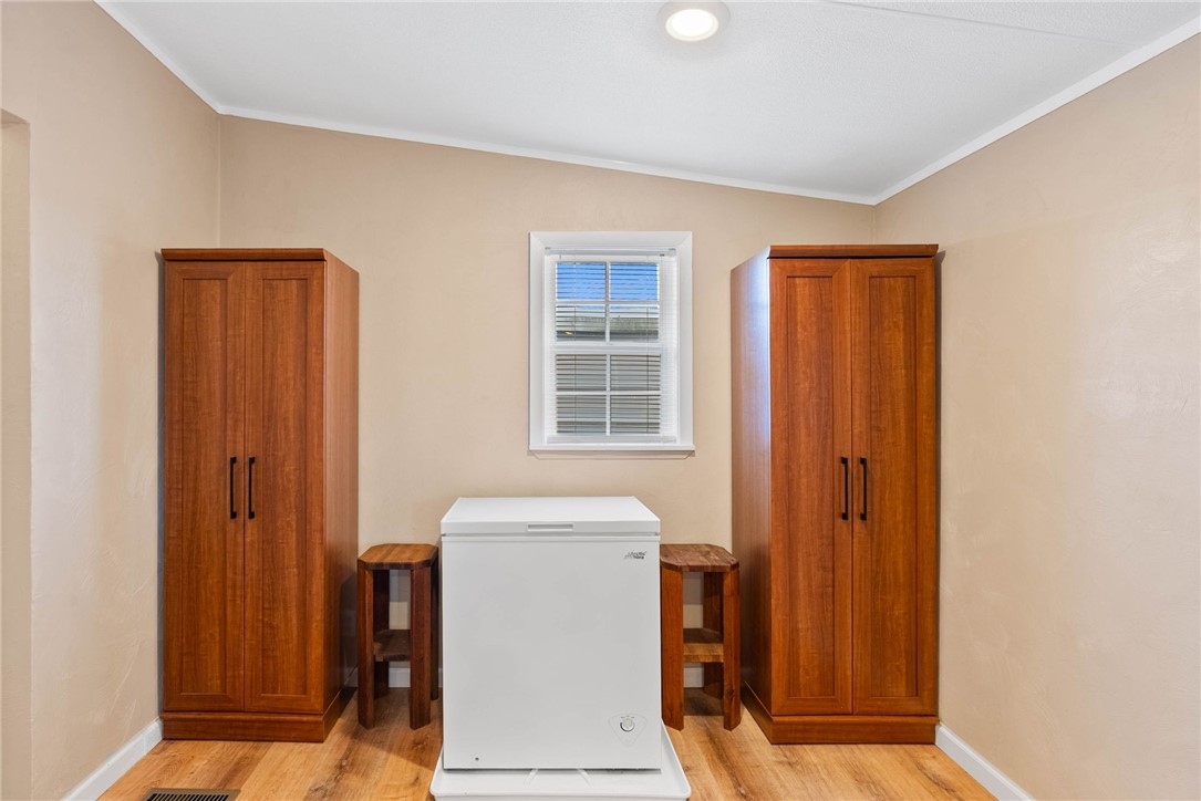 4752 Homestead Lane Robstown, TX 78380 - Photo 6 of 22 a utility room with dryer and washer
