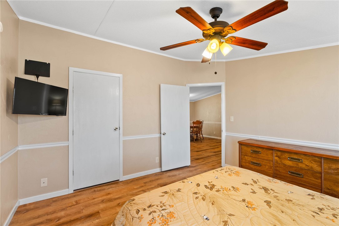 4752 Homestead Lane Robstown, TX 78380 - Photo 9 of 22 a bedroom with a bed and a dresser