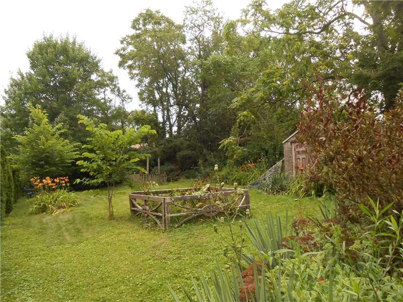 27 Fairview Road Forest Hills, PA 15221 - Photo 14 of 17 Yard/Garden.