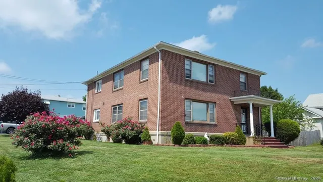 $1,900 | 690 Highland Avenue, Waterbury, CT 06708