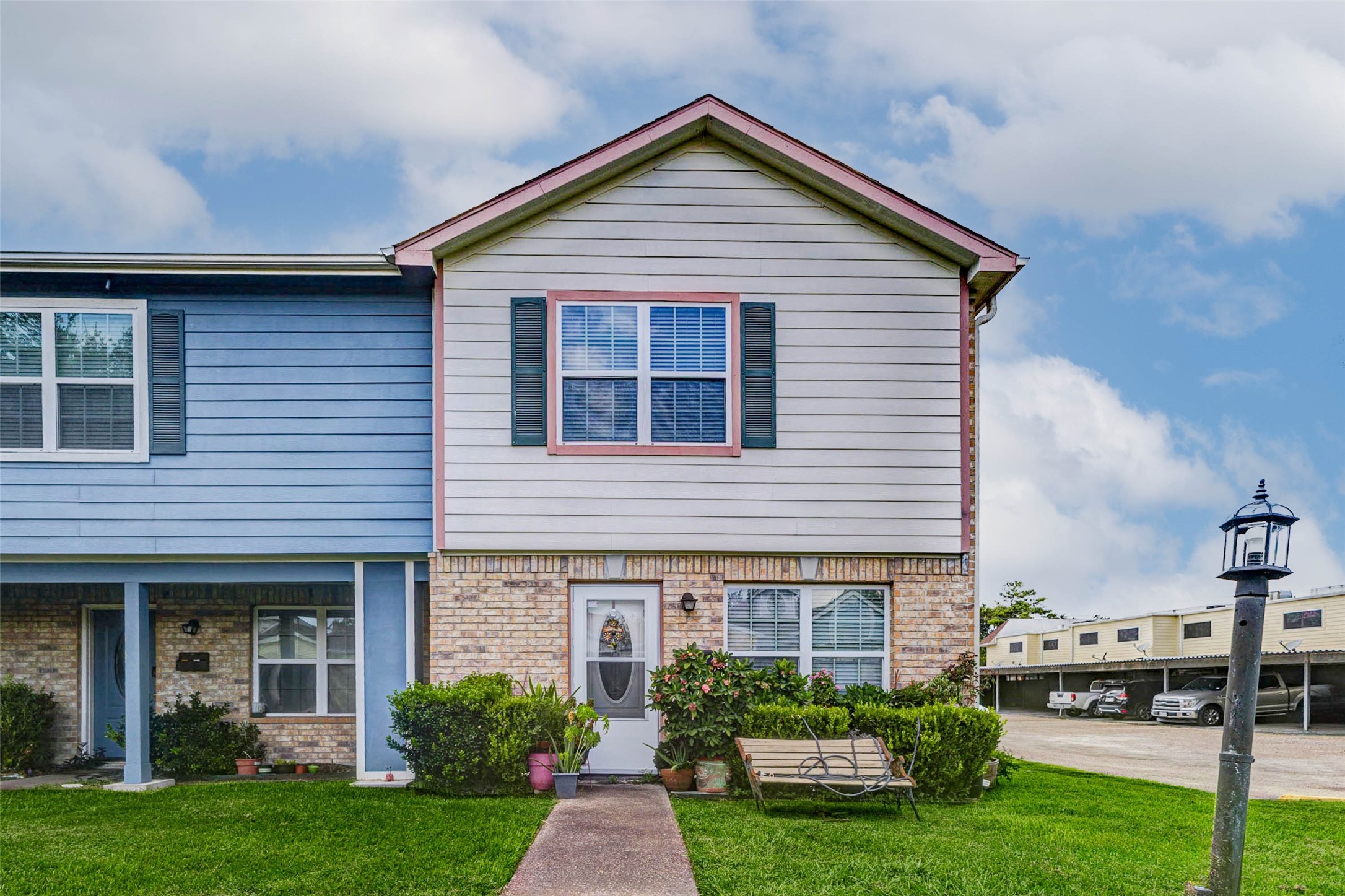 a view of a yard in front of a house