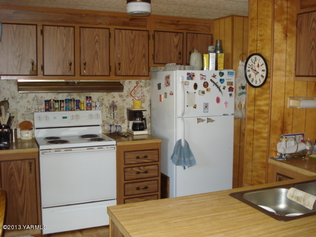 16692 Ahtanum Road Yakima, WA 98903 - Photo 7 of 7 a kitchen with stainless steel appliances a refrigerator and a stove