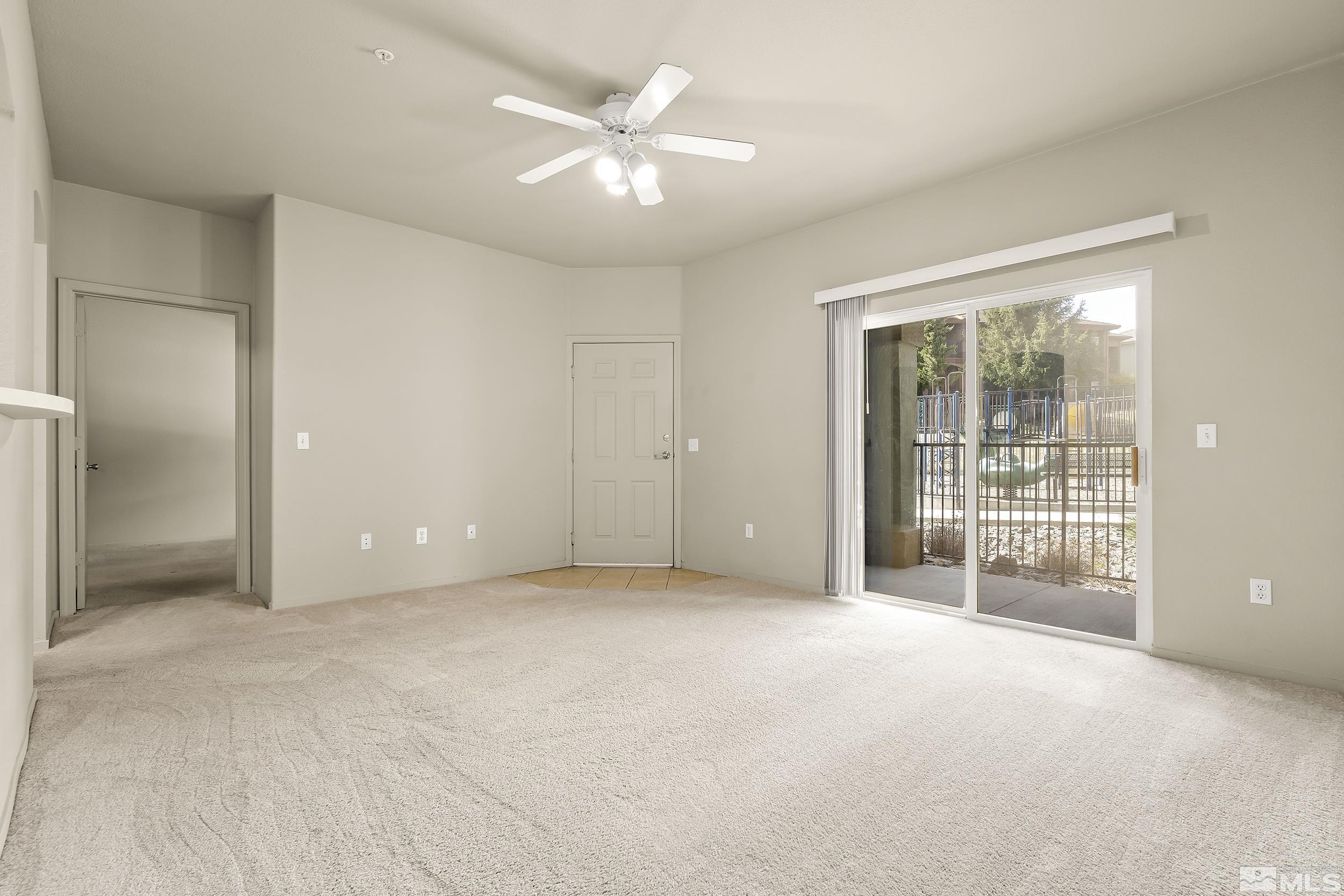6850 Sharlands Avenue, Unit M1077 Reno, NV 89523 - Photo 4 of 27 en empty room with windows and ceiling fan
