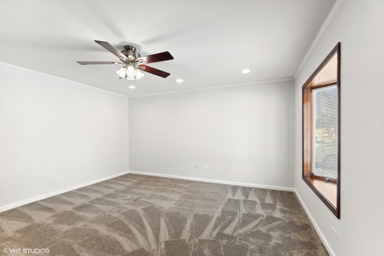 41 Golfview Road Lake Zurich, IL 60047 - Photo 3 of 12 a view of an empty room