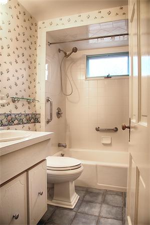 4 Bradford Road Lynn, MA 01904 - Photo 9 of 12 Gallery Image 9