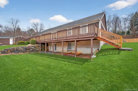 a view of a house with a backyard