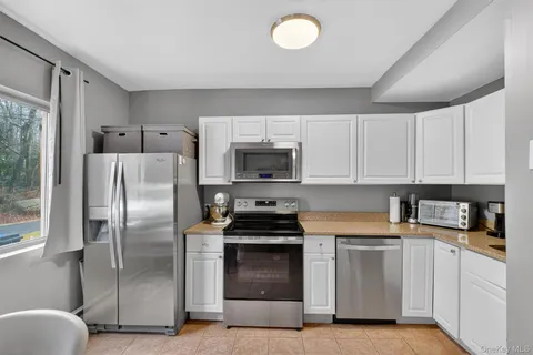 $1,350,000 | 1813-1815 Hunterbrook Road, Yorktown Heights, NY 10598