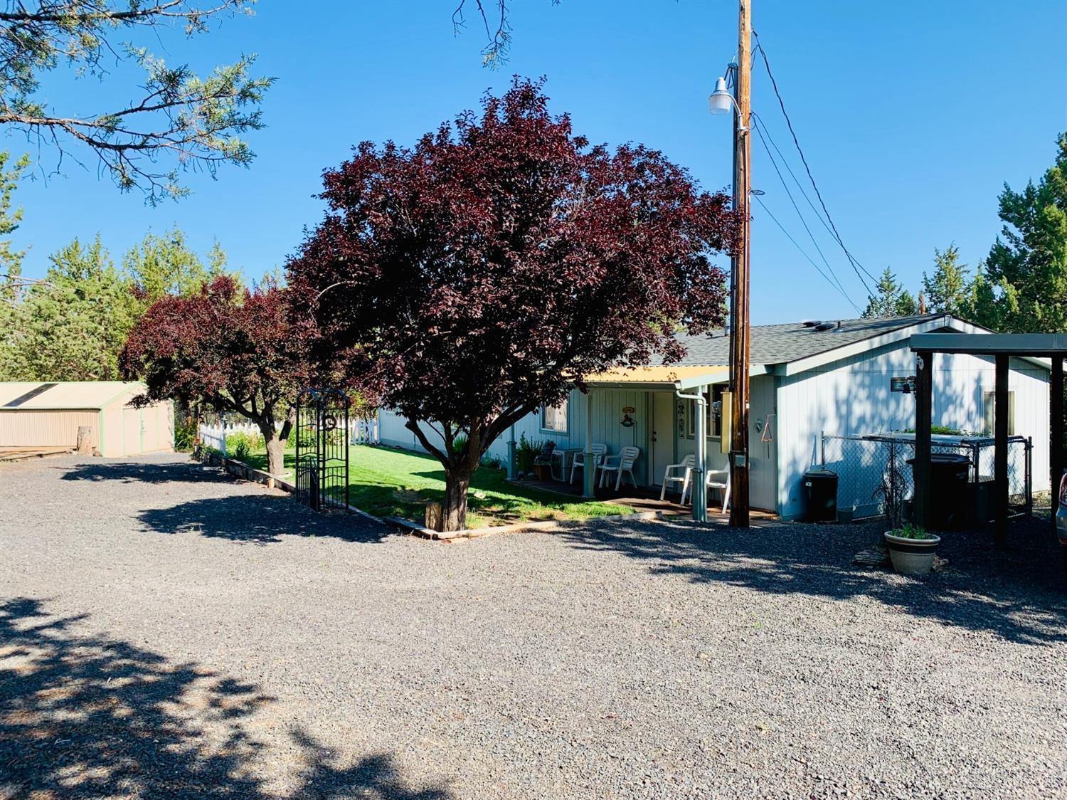 6565 Southeast Canyon Road Prineville, OR 97754 - Photo 25 of 25 Ample parking space!!
