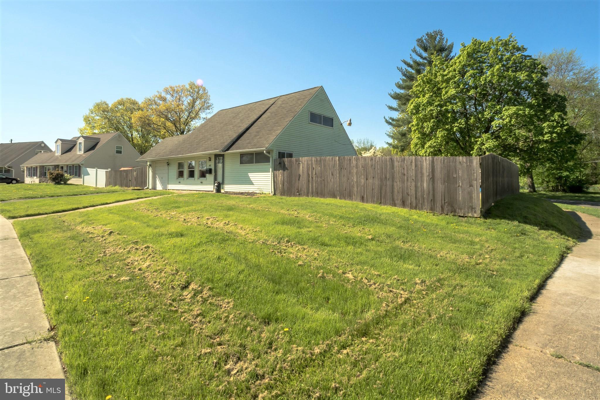 43 Maroon Road Levittown, PA 19056 - Photo 2 of 24 Gallery Image 2