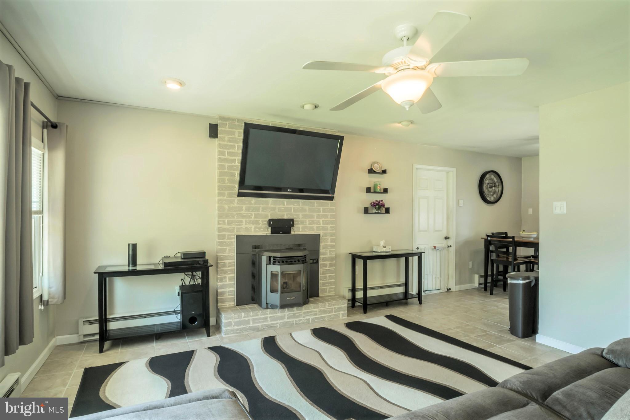 43 Maroon Road Levittown, PA 19056 - Photo 3 of 24 Gallery Image 3
