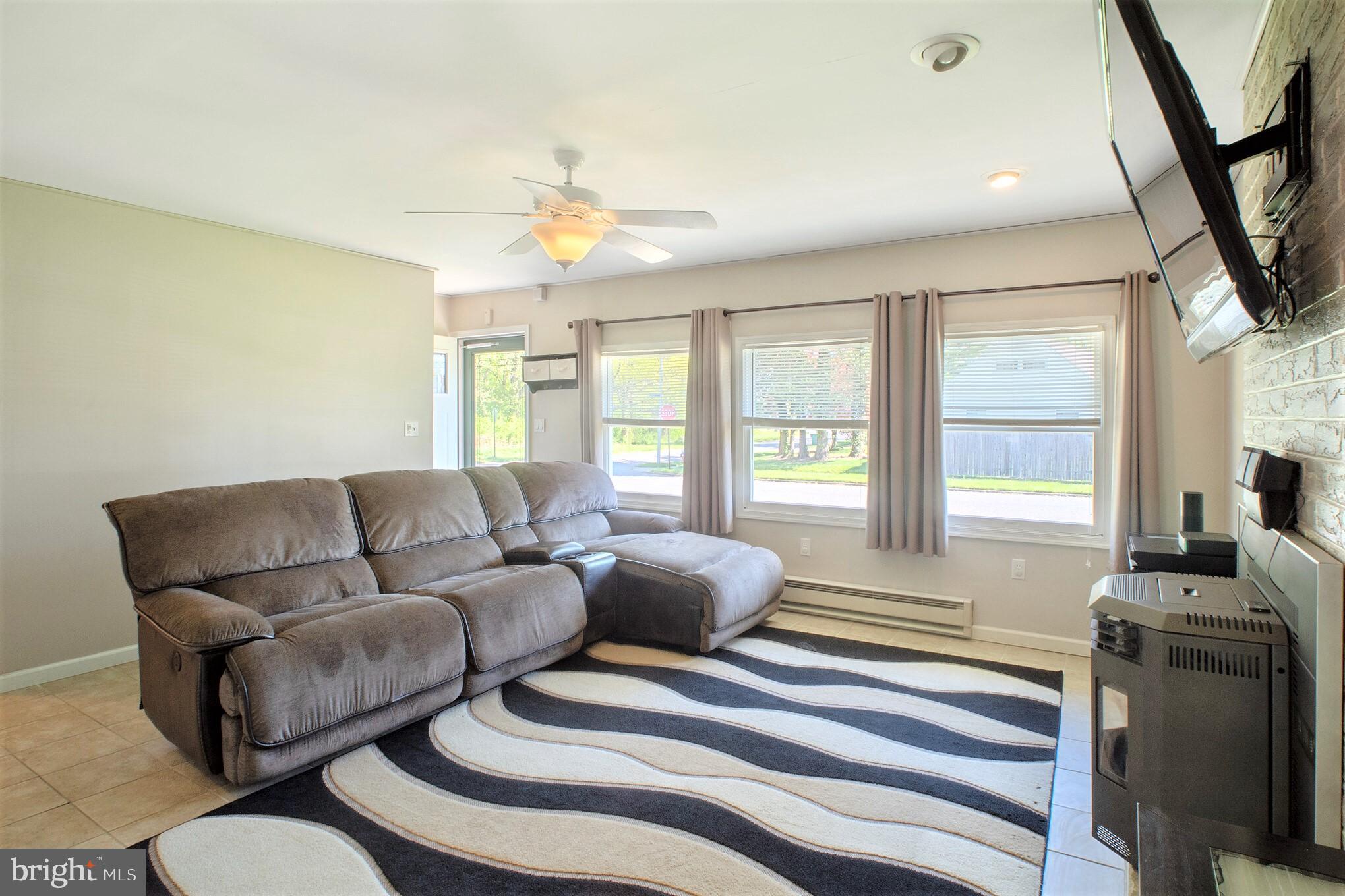 43 Maroon Road Levittown, PA 19056 - Photo 4 of 24 Gallery Image 4
