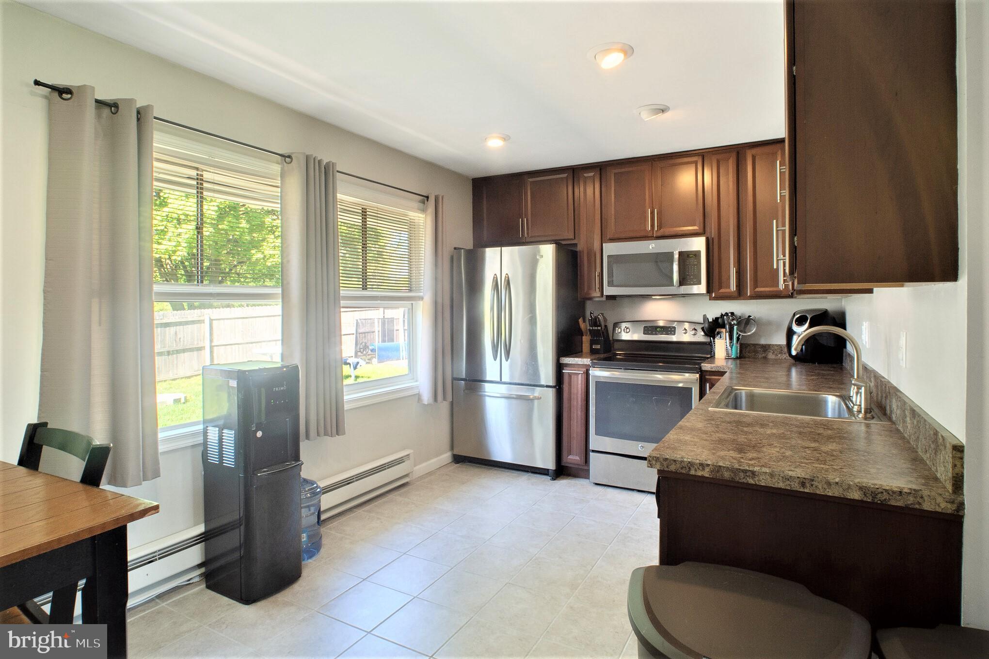 43 Maroon Road Levittown, PA 19056 - Photo 7 of 24 Gallery Image 7