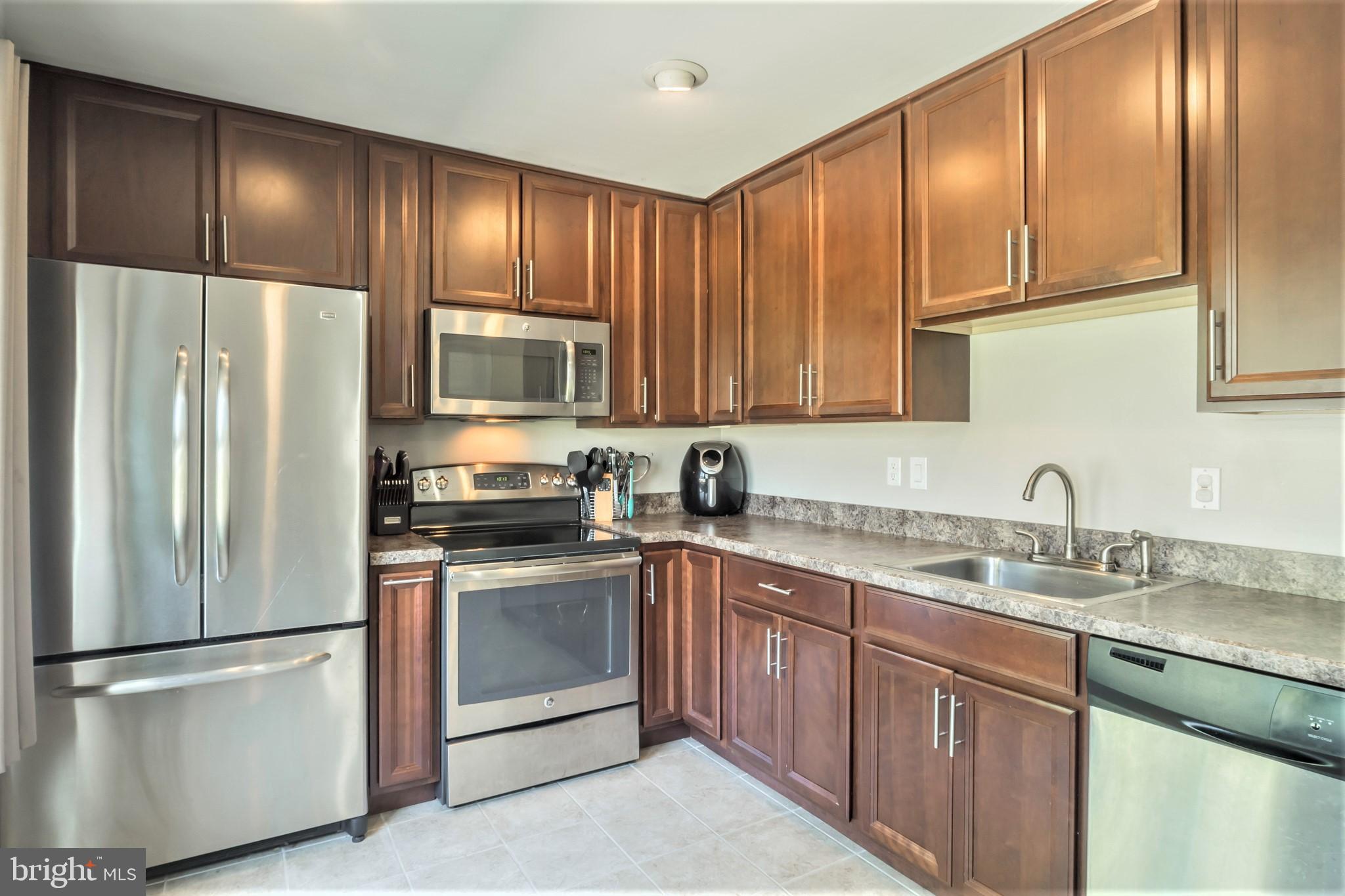 43 Maroon Road Levittown, PA 19056 - Photo 8 of 24 Gallery Image 8