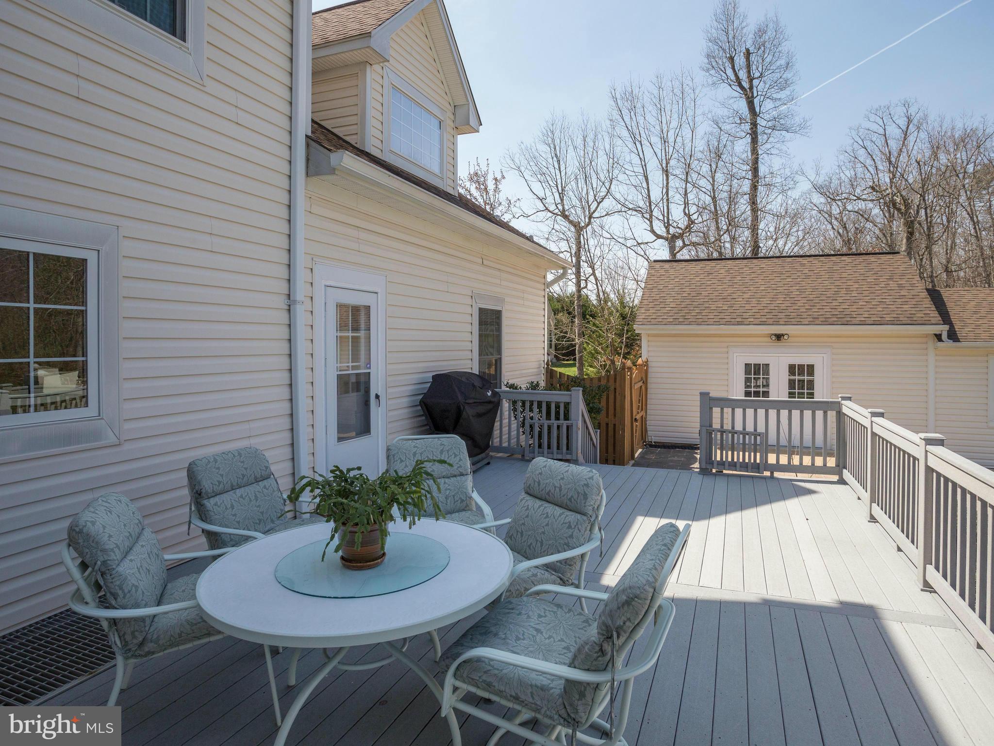 12500 Bunche Road Fairfax, VA 22030 - Photo 28 of 30 One of two decks