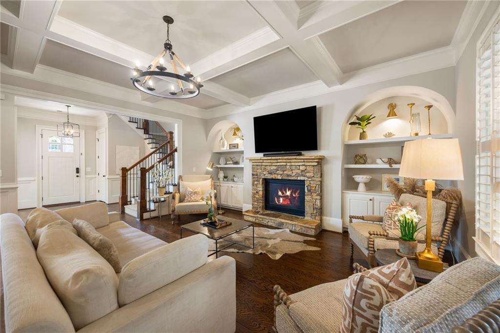 320 Valley Brook Way Atlanta, GA 30342 - Photo 2 of 38