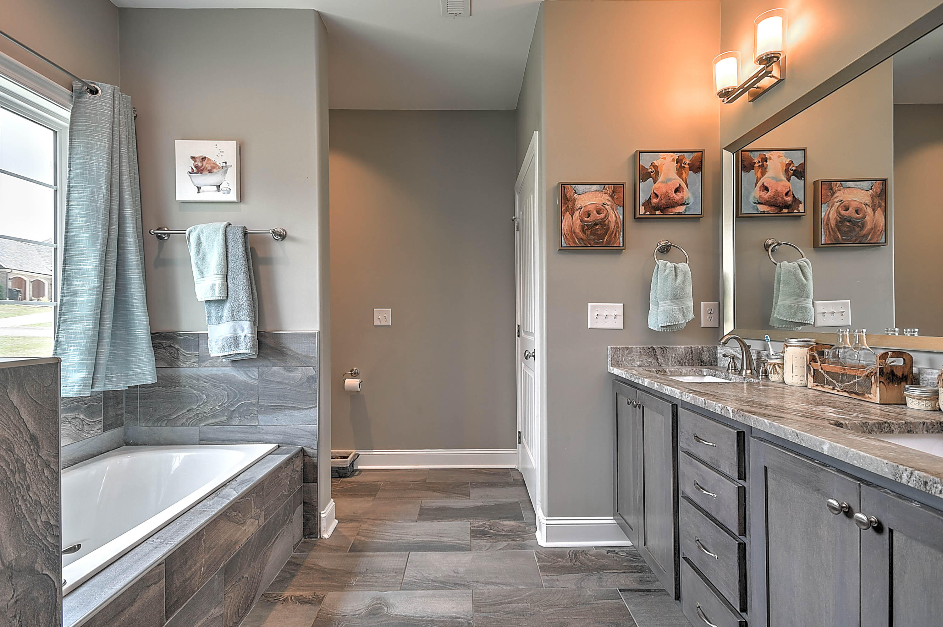135 Rhetts Way Jonesborough, TN 37659 - Photo 15 of 29 Main bathroom
