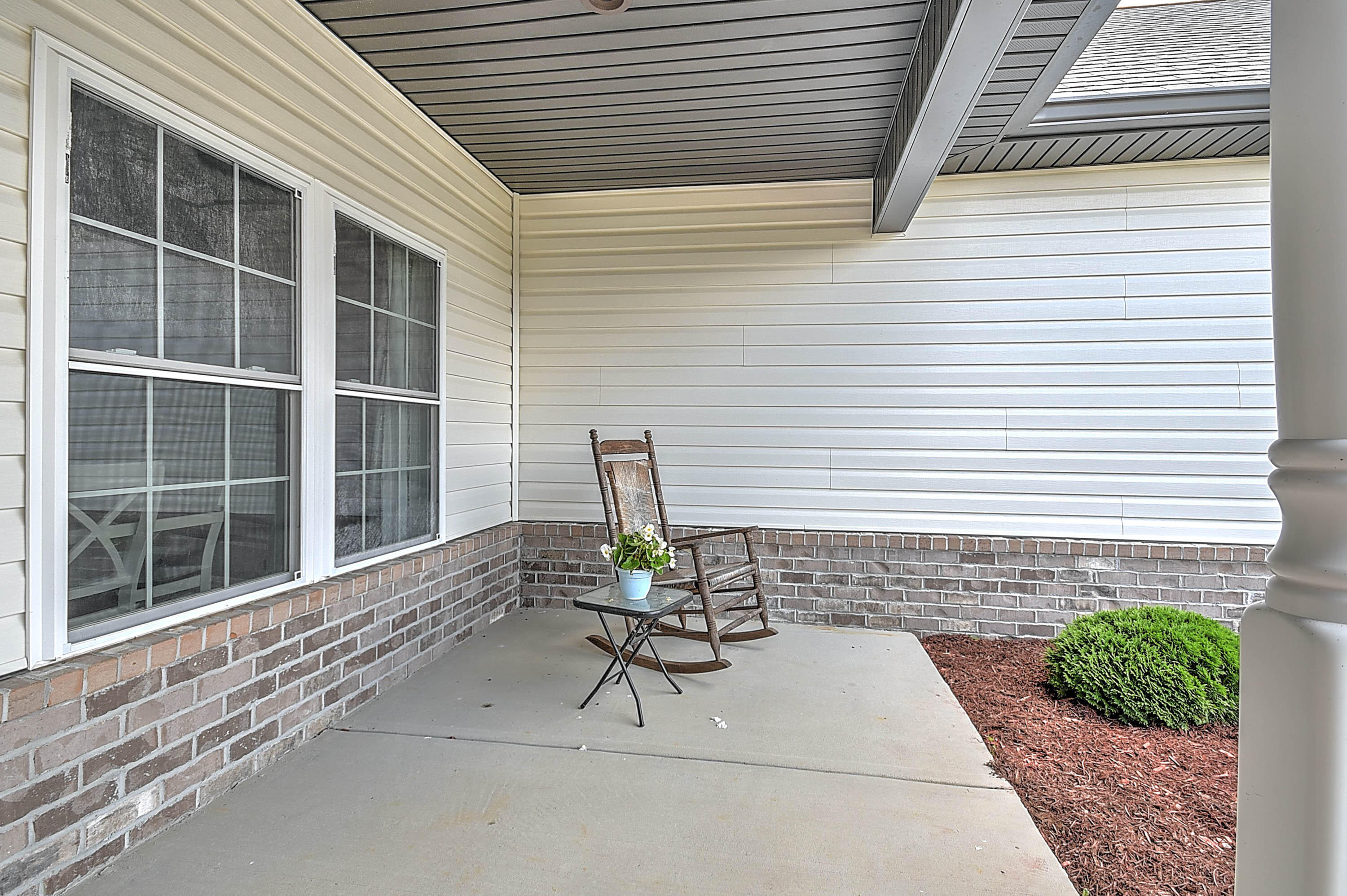 135 Rhetts Way Jonesborough, TN 37659 - Photo 4 of 29 Covered front