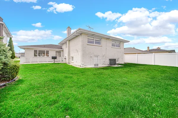 $500,000 | 10916 Kingston Street, Westchester, IL 60154