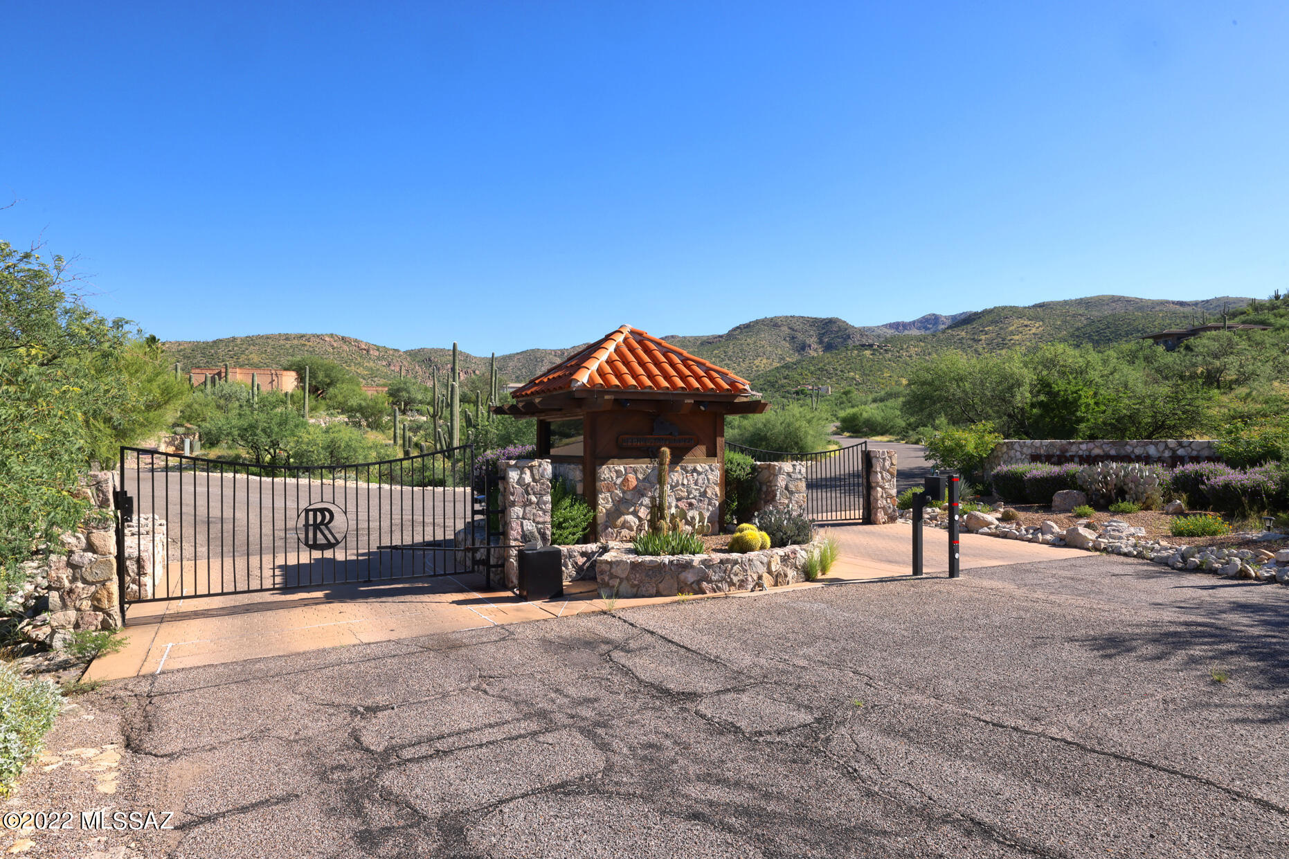 13600 East Sahuaro Sunset Road, Unit 13 Tucson, AZ 85749 - Photo 3 of 19