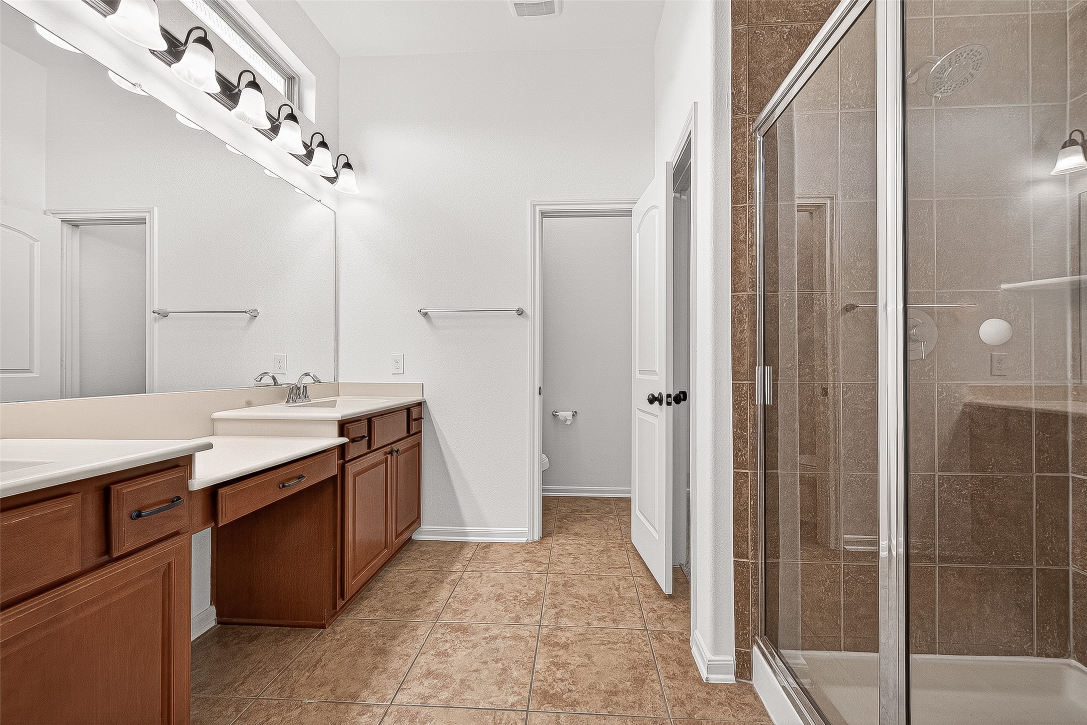 138 South Sawbridge Circle Spring, TX 77389 - Photo 28 of 37 a bathroom with a double vanity sink and a mirror