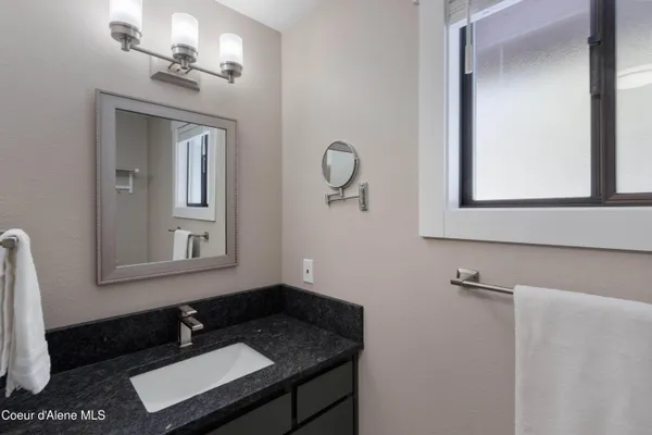 $879,000 | 176 Swan Shores Drive, Sagle, ID 83860