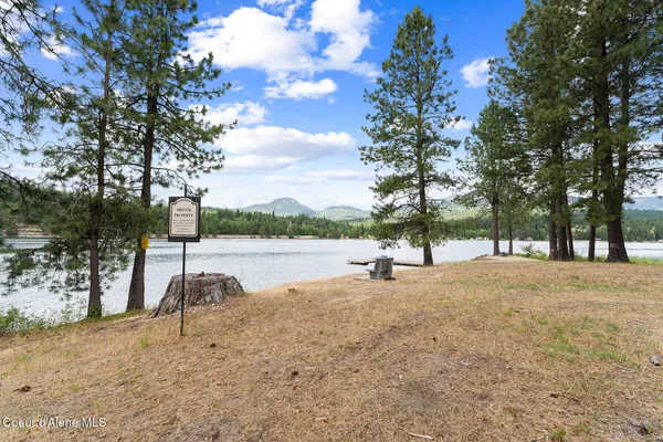 $869,000 | 176 Swan Shores Drive, Sagle, ID 83860