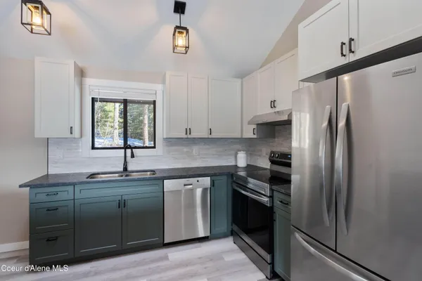 $879,000 | 176 Swan Shores Drive, Sagle, ID 83860