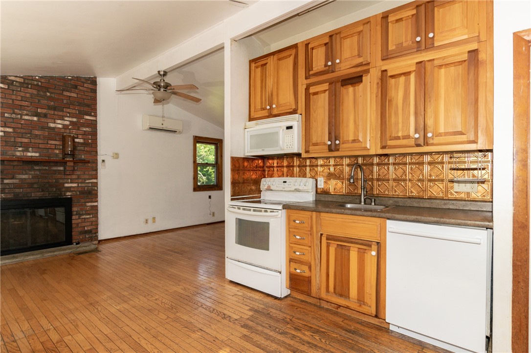 36 Burnham Street Charlestown, RI 02813 - Photo 3 of 17