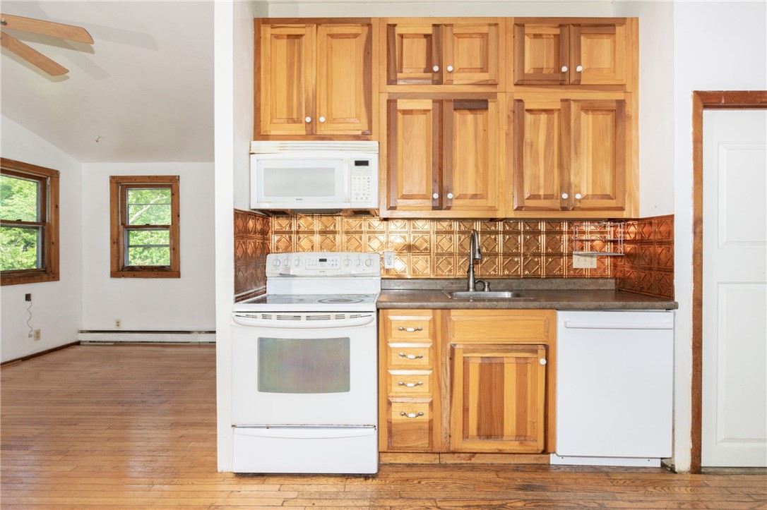 36 Burnham Street Charlestown, RI 02813 - Photo 4 of 17