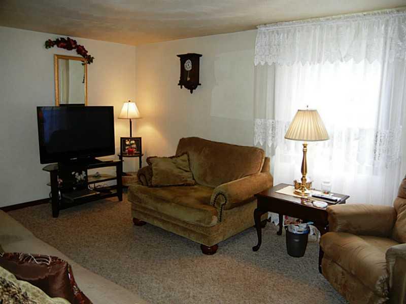 1064 Butler Road Freeport, PA 16229 - Photo 11 of 25 Living Room.