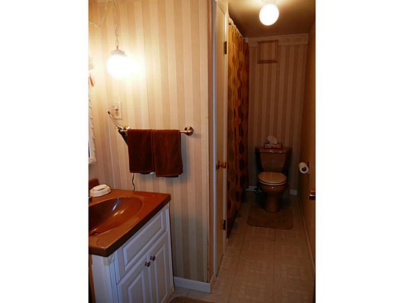 1064 Butler Road Freeport, PA 16229 - Photo 21 of 25 Full Bath.
