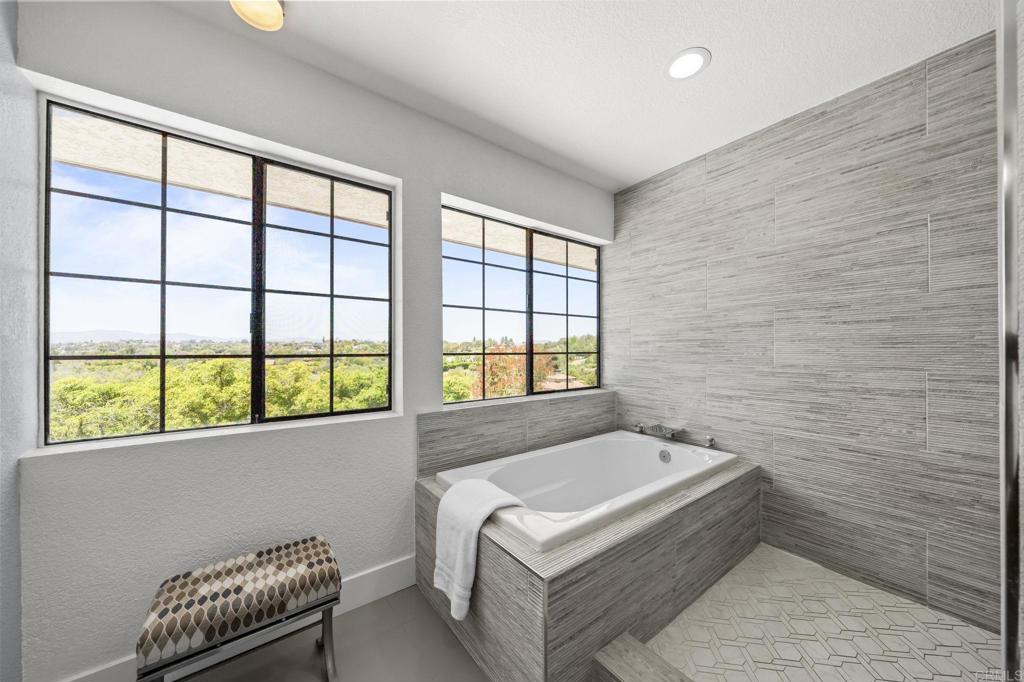 19 Gateview Drive Fallbrook, CA 92028 - Photo 35 of 76 19 Gateview Dr, Fallbrook, Luxury Home, Primary Bathroom Views, ADU