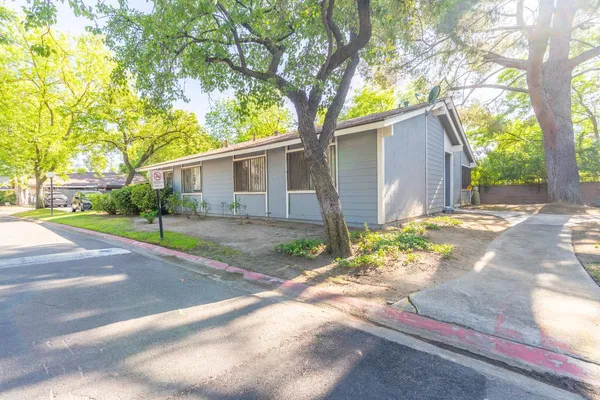 $179,900 | 4747 North Cedar Avenue, Unit 102, Fresno, CA 93726