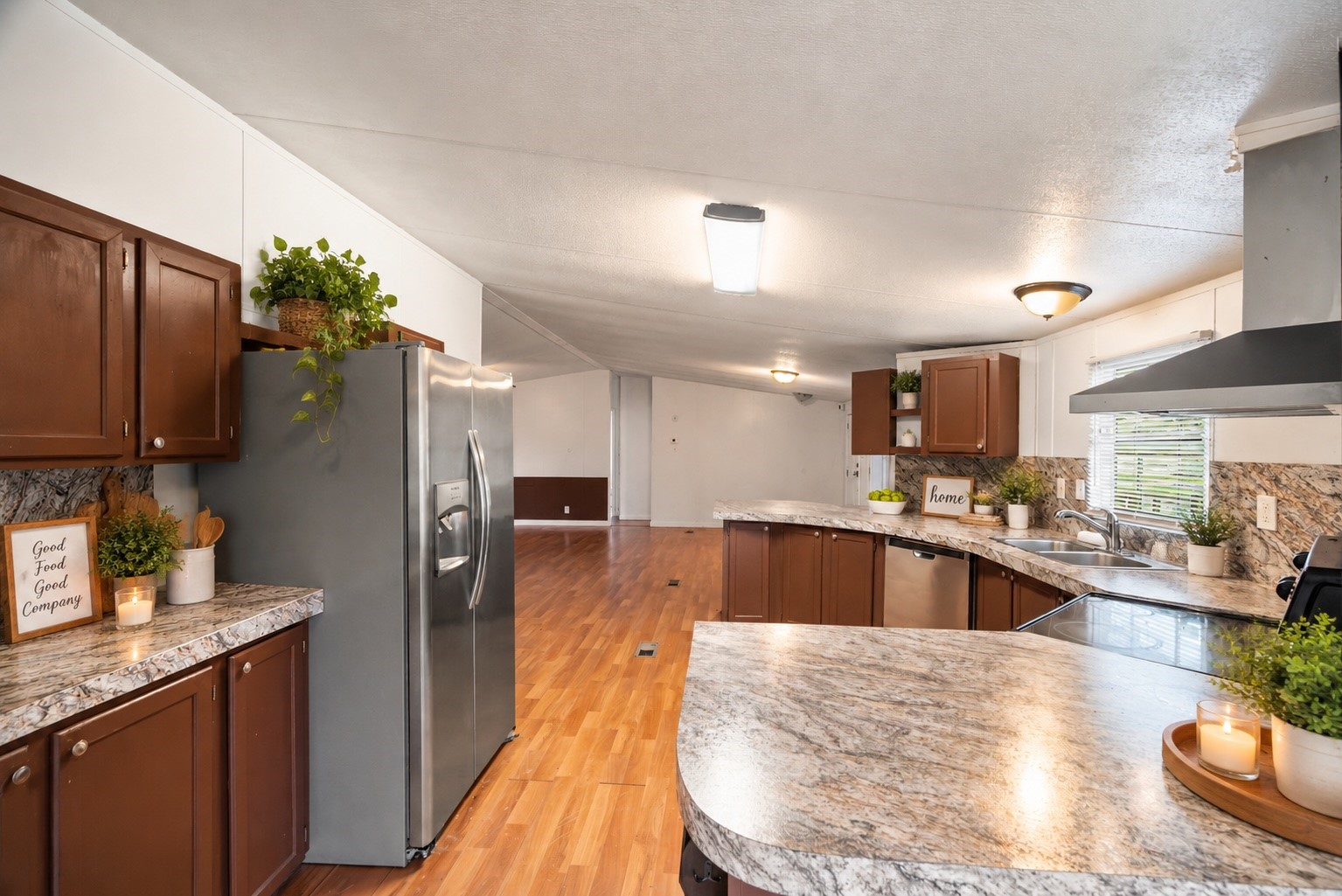 191 Aquarius Road Conroe, TX 77306 - Photo 14 of 32 Kitchen. virtually staged